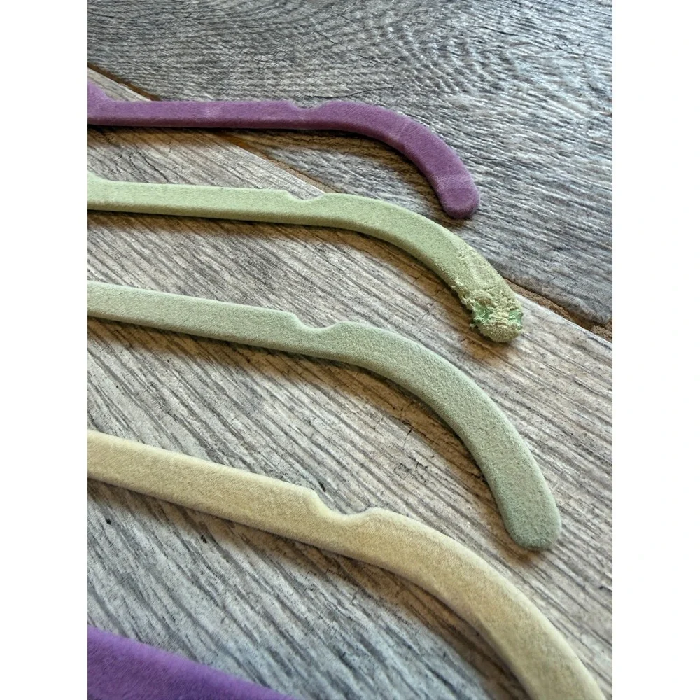 Velvet‎ Clothes Hangers 12 Pack Purple Green Tan Non Slip Slim Profile Clothing